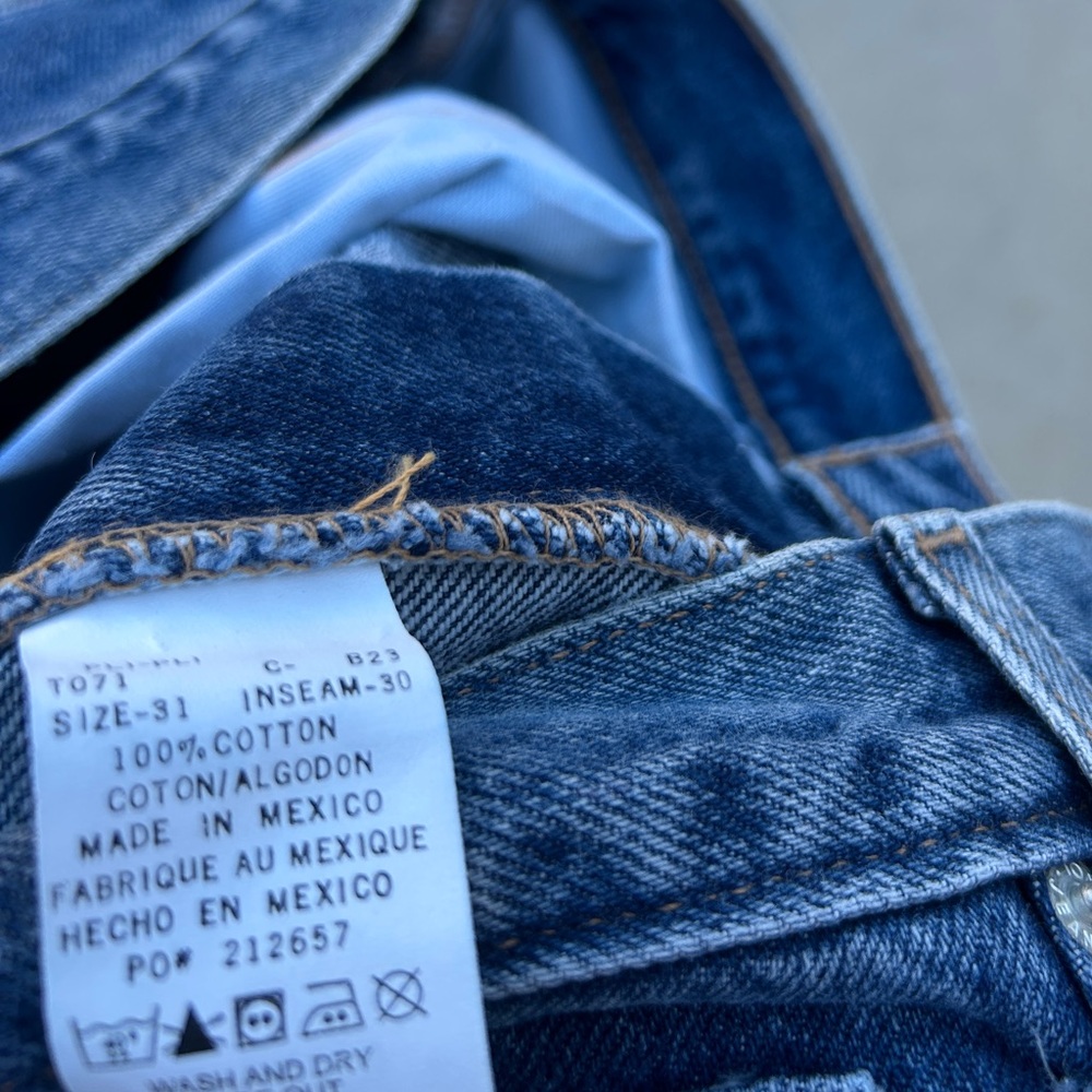 Vintage Tommy Hilfiger Men's Deep Blue Loose Fit Jeans Size 31/30 - Picture 9 of 9